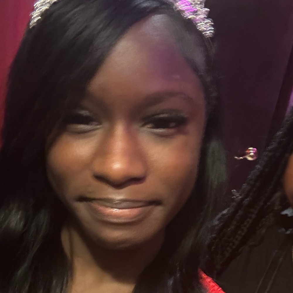 Meet your Posher, Naima